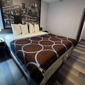 Camera con letto king size